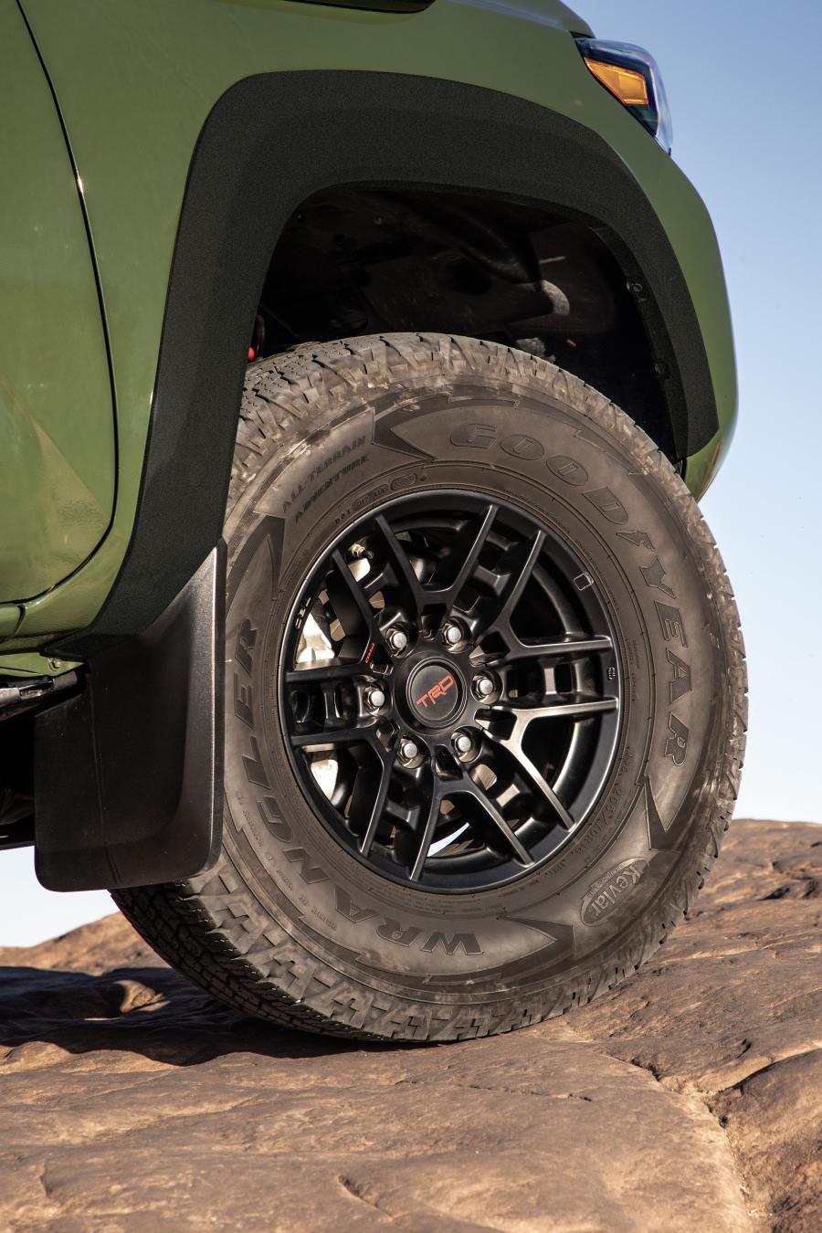 Колеса Toyota Tacoma TRD Pro Double Cab 2019 года  (фото 60 из 60)